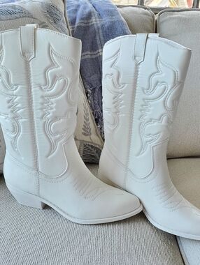 New In Box Womens Sz 8 White Western Cowboy Boots Bride Boots Faux Leather